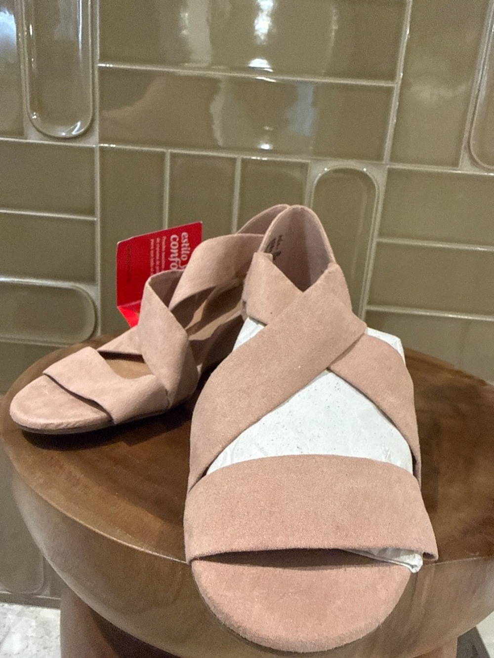 NWT Dexflex Comfort Pale Pink Sandals Size 7